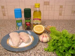 Салат с куриным филе и кедровыми орешками. Ингредиенты