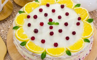 Торт «Роман лимона с клюквой»