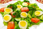 Салат с горбушей, огурцами и яйцами