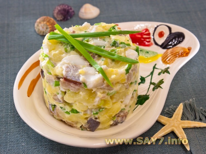Салат с селедкой, картофелем и яйцами