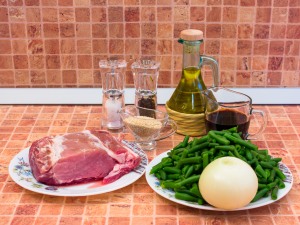 Салат со свининой и спаржей