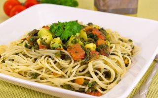 Спагетти с кабачками и шпинатом