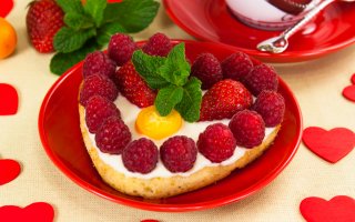 Цитрусовые пирожные «Валентинки» с фруктами