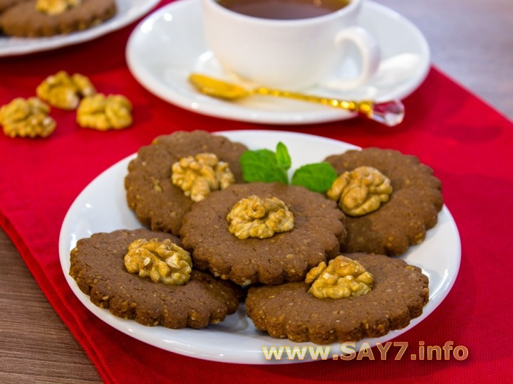 Шоколадное печенье с грецкими орехами и имбирем