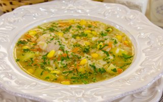 Суп с кукурузой, рисом и курицей
