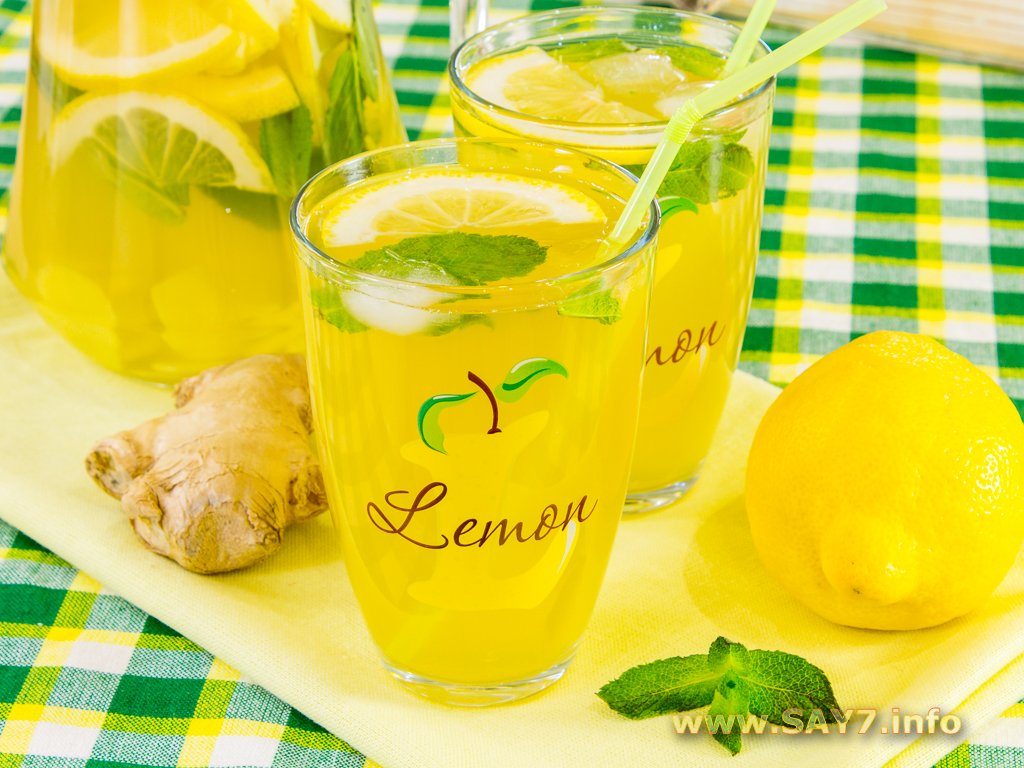 Какое напиток рецепт. Лимонный напиток. Лимонно имбирный напиток. Лимонад из лимона. Домашний лимонад имбирный.