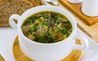 Суп с утиным филе, грибами и чечевицей