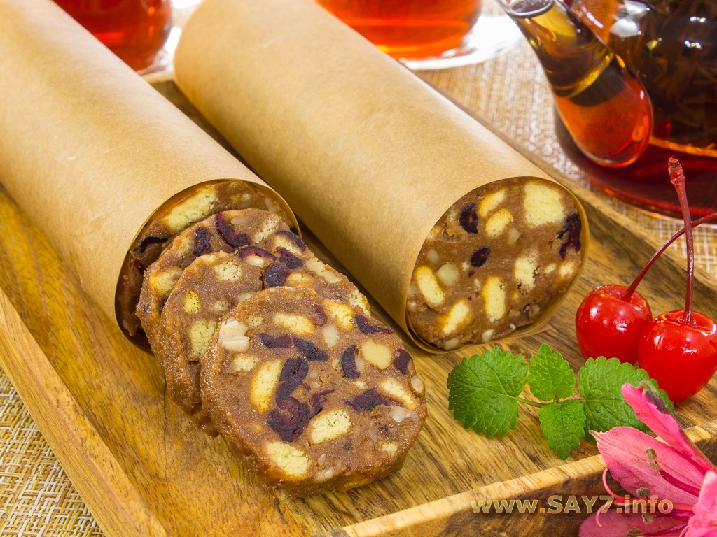 Шоколадная колбаска из печенья со сгущенкой - 12 пошаговых фото в рецепте