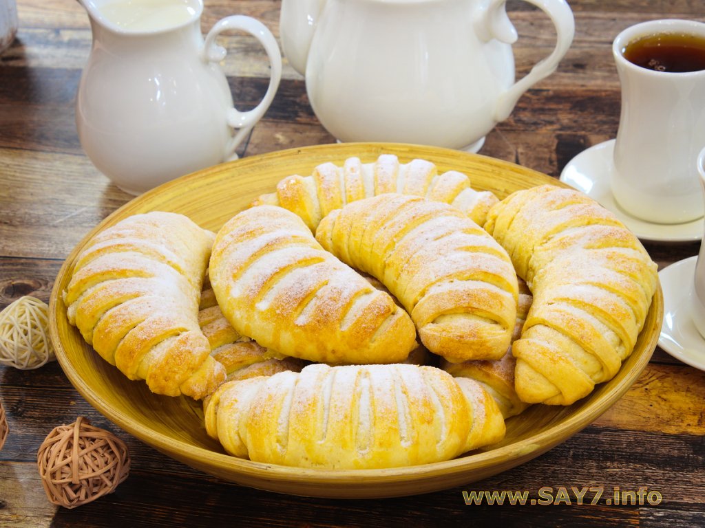 Печенье на сметане с творожно-банановой начинкой